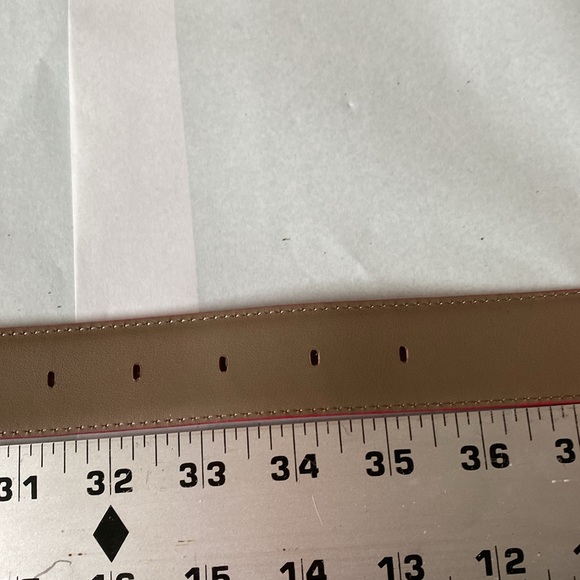 Liz Claiborne red leather belt 31-35” - Picture 4 of 4